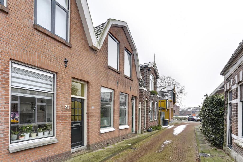 Omschrijving Geschakelde ruime woning in Zaandam Zuid, ca. 95 m2 groot in leuke buurt verdient een leuke koper.