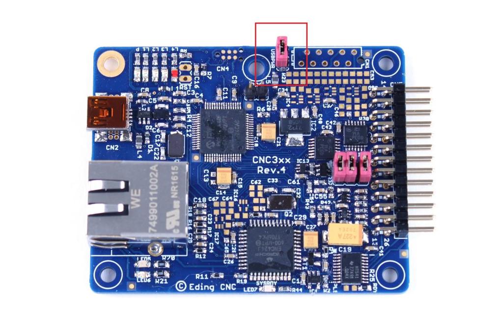 Jumper USB: Als deze jumper aanwezig is zal de CNC310 gevoed worden door de USB. Men kan ook externe voeding aansluiten op pin 26 en een GND. LETOP: Als er extern gevoed word met de jumper eruit.