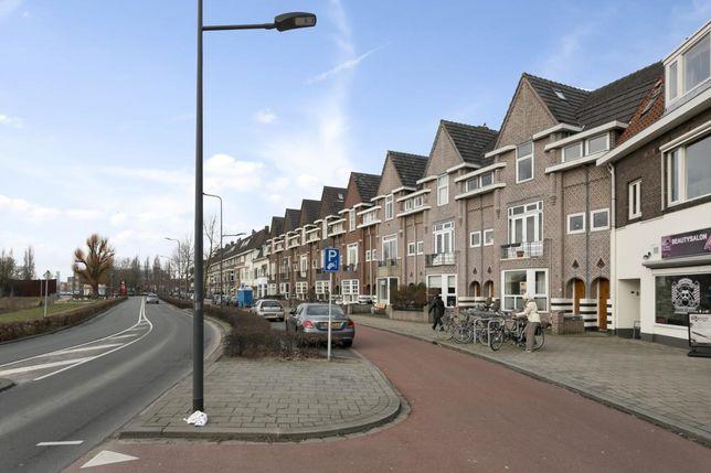 Algemene informatie: Soort: Vooroorlogse bovenwoning Kamers: 5 (waarvan 4 slaapkamers / meer mogelijk) Woonoppervlakte: ca. 171m² Inhoud: ca.