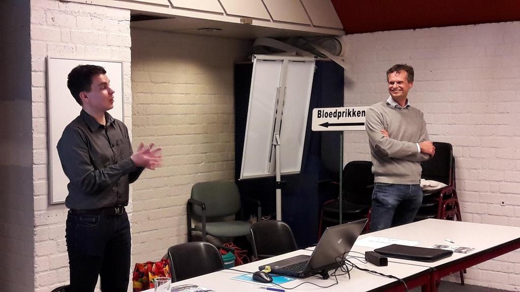 Presentatie over zonnepanelenproject van Energiecoöperatie Pijnacker-Nootdorp Na afloop van de algemene ledenvergadering gaven Ronald Berk en Matthijs Beke van Energiecoöperatie Pijnacker-Nootdorp