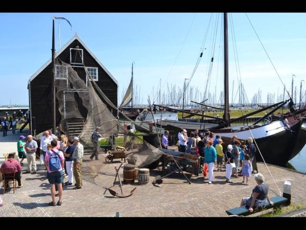 Ontmoetingspunt voor ouderen We gaan dit keer wandelen en lekker een ijsje eten. Heb je zin in een gezellige wandeling en een ijsje?