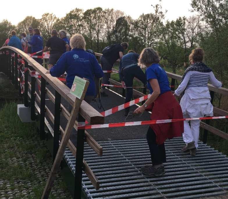 Opening seizoen (wandelaars) Ton Schaffer Vanwege organisatorische redenen startten dit jaar de wandelaars helaas niet gelijktijdig met de hardlopers de traditionele opening van het seizoen.