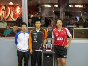 Met Marc Closset, Chen Sung en Davy Vanvinckenroye werd de partij aangevat.