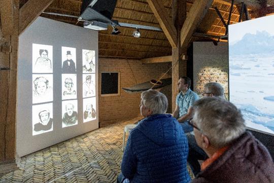 Epker en Peter du Gardijn Geïnspireerd door het dagboek van commandeur Hidde Kat brachten beeldend kunstenaar B. C.