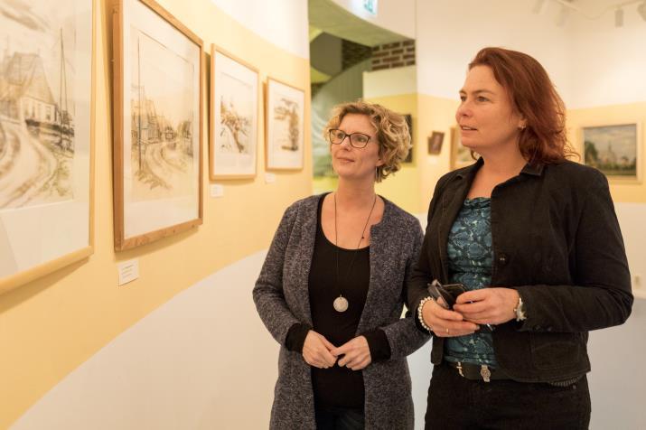 Op de expositie werden werken getoond van kunstenaars die bijna allemaal een academische kunstopleiding volgden aan instituten in Groningen, Amsterdam of Den Haag.