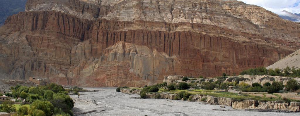 Mustang is meer dan mooi, je zult versteld staan van de kleurrijke bergen, de prachtige dorpen en hartelijke bewoners. Het is eigenlijk een stukje Tibet in Nepal.