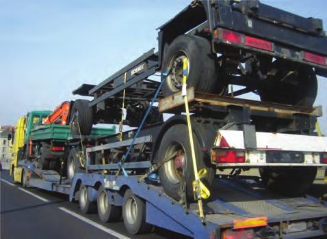 8.6. Vervoer van vrachtwagens, aanhangwagens en carrosserieën op vrachtwagens In deze afdeling wordt het vervoer behandeld van zware voertuigen (hierna vervoerd zwaar voertuig genoemd) van categorie