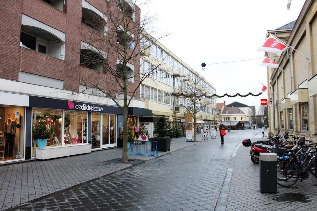 PARKEREN Op loopafstand is parkeergarage Aan de Kei gelegen. Rondom het centrum van Valkenburg zijn diverse parkeerterreinen gesitueerd. BESTEMMING Het object kent de bestemming Centrum (art.