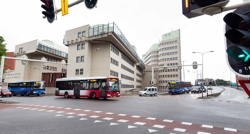 Ook kunnen de bussen volgens de dienstregeling passeren. Foto: Jeroen van Kooten. AMBULANCEZORG NIET IN GEVAAR DOOR OMLEIDINGEN afspraken gemaakt.