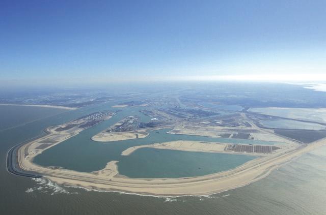 havenbedrijf rotterdam, aeroview 2014 2 7 Luchtfoto van Maasvlakte 2, juli 2014. Figuur 1. Organisatiestructuur van vergunningverlening, monitoring en evaluatie.