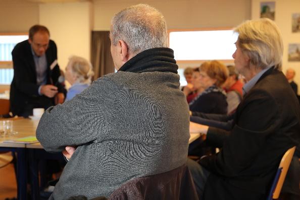 Een deelnemer deelt zijn ongenoegen met de zaal en met Walter Hamers. Vanuit het Rentmeestercomplex zijn we erg boos dat een cv-problematiek al meer dan een jaar duurt.