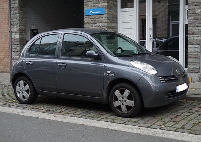 DE TERUGWEG IK GA MET DE AUTO Ik stap van het Damiaanmuseum naar de parking waar onze auto geparkeerd