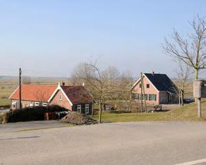 richten en concentreren in de ontginningslinten, met behoud van doorzichten naar het landschap bedrijfsgebouwen liggen achter de voorgevelrooilijn rooilijnen zijn per cluster of rij in samenhang