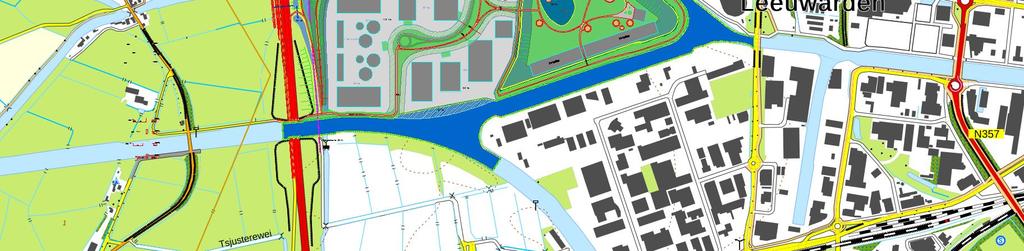 Aan de noordzijde ligt een woning/boerderij aan de Sylsterdyk 6 op circa 00 meter afstand van de grens van het plangebied. Ten oosten van Ritsumasyl liggen enkele woonboten in het Systerrak.