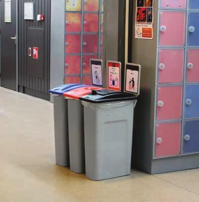 Door de hele school heen staan onze Waste Watchers en PETmans om de school schoon te houden. Leerlingen reageren positief op de afvalbakken en het scheiden van afval.