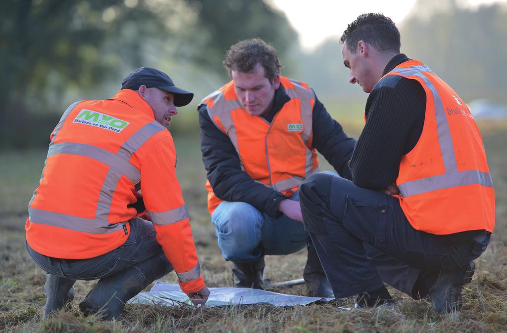 Life Saving Rules 1 Ik heb een goede instructie gehad en ben vakbekwaam. 6 Ik kiep alleen bij een stabiele ondergrond. 2 Ik draag mijn PBM s. 7 Ik meld schade en incidenten direct.