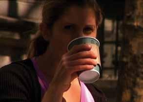 Filmbeschrijving Dagelijks worden er wereldwijd meer dan twee miljard koppen koffie gedronken. Toch lijken maar weinig koffiedrinkers zich bewust te zijn van de herkomst van het zwarte goud.