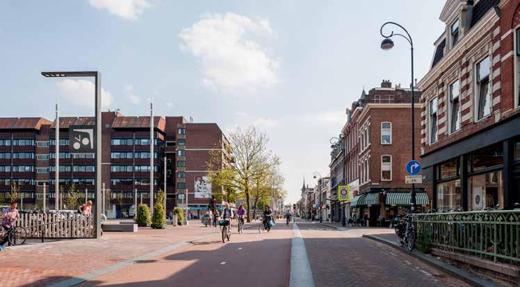 Fietsers en voetgangers krijgen alle ruimte, gemotoriseerd verkeer is er te gast en parkeren is er verboden. De Rode Loper is uitgevoerd in zogeheten strengpersklinkers.