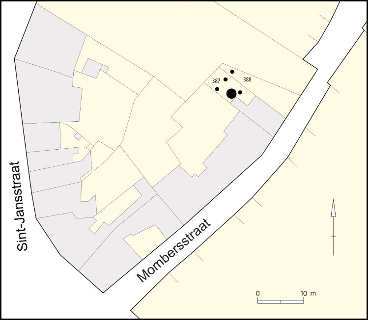 FIG. 9: Tongeren, Mombersstraat: inplanting van de middeleeuwse en postmiddeleeuwse beerputten en waterput op het kadaster van 1827. 4.