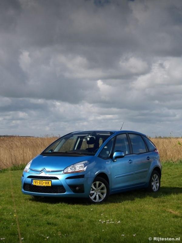 Het exterieur De nieuwe styling van Citroën is direct zichtbaar op de C4 Picasso.