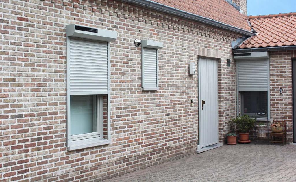 De passende oplossing bij renovatie Bij renovatiewerken kan het rolluik voorzien worden van een zonnepaneel voor de bediening.