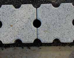 Zoveel geprefabriceerde mogelijkheden Betonstraatstenen met verbrede voegen Deze betonstraatstenen hebben aan de zijkanten brede nokken of afstandshouders.
