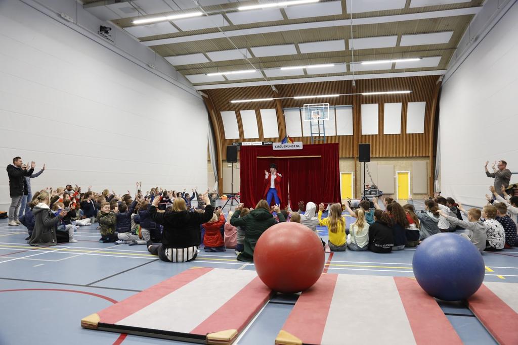 De avond ervoor hebben wij samen een aantal fanatieke ouders en stagiaires instructie gehad van Jeroen (van