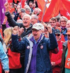 Vandaar dat we na de debatmanifestatie van vorig jaar november, met vooral organisaties van senioren, nu samen actievoeren met de vakbonden.