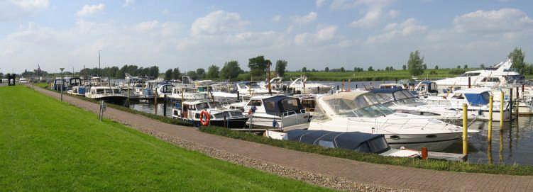 Moderne en goed uitgeruste jachthavens maken de gemeente Geertruidenberg aantrekkelijk voor de waterrecreanten.