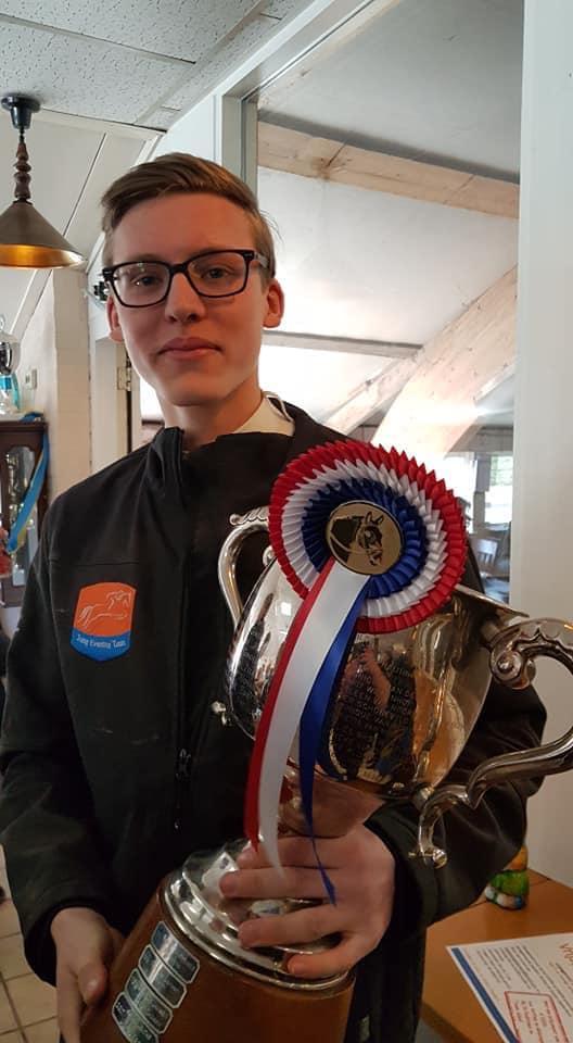 Winnaar St Steffenstulp Bokaal 2019 En de winnaar is... Justin Meurs!! In maart hebben de leden van de Sint Steffenrijders gestreden om de Steffenstulp Bokaal.