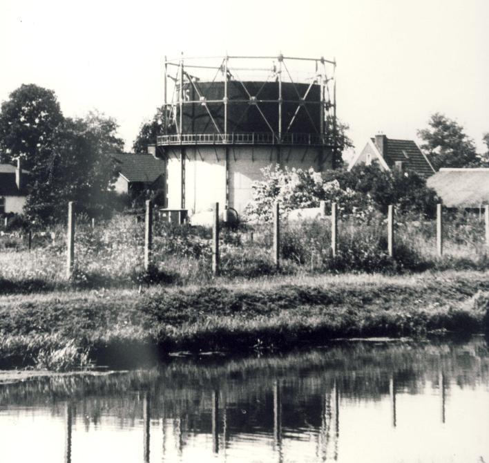 De gashouder van Dedemsvaart, een zogenaamde natte telescopische gashouder, werd in 1932 gebouwd en deed dienst tot
