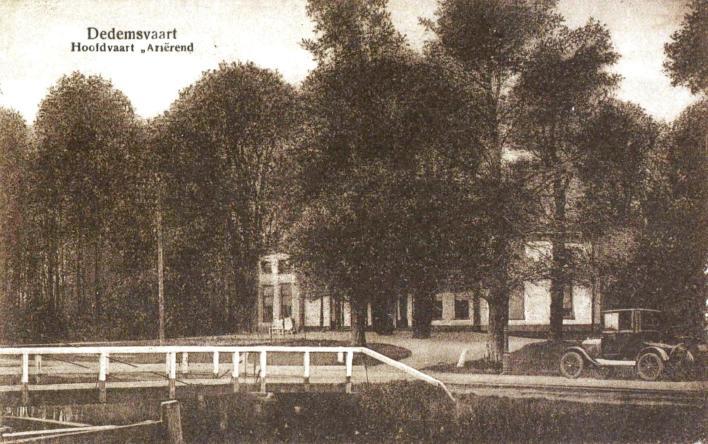 Villa Agathe Adriana (nr 90) dateert uit 1906. Moerheimstraat 86 De nu witgepleisterde villa Arriërend kent een lange geschiedenis.