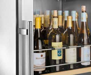 Glasdeur met UV-bescherming Ultraviolet licht is schadelijk voor de wijnkwaliteit. Om de UV straling te minimaliseren, zijn de wijnkasten voorzien van speciaal UV-bestendig isolatieglas.