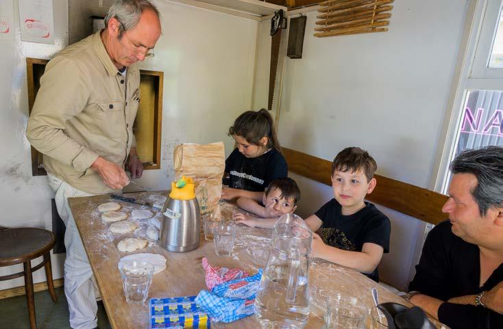 Frascati buiten de Ring Bewoners van Slotermeer die wat cultuur wilden opsnuiven, moesten tot voor kort vaak de Ringweg oversteken of de reis naar de Meervaart afleggen.