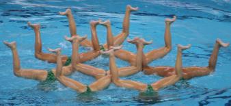 Synchroonzwemmen, een groep die ondertussen alweer ruim twee jaar bestaat bij Triton. Synchroonzwemmen is een onderdeel van Diplomazwemmen.