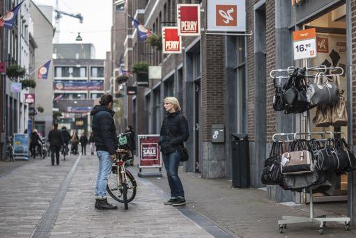 mantelzorgers in Venlo. We komen daar nu mee omdat we dan ruim een jaar hebben om dit onderzoek te doen. Voorzitter, De decentralisatie is pas dit jaar werkelijk in gang gezet.