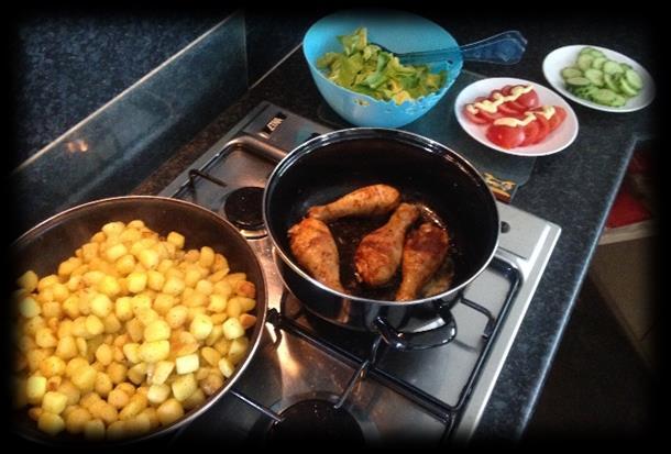 We eten vanavond kippenpoten, gebakken aardappelen