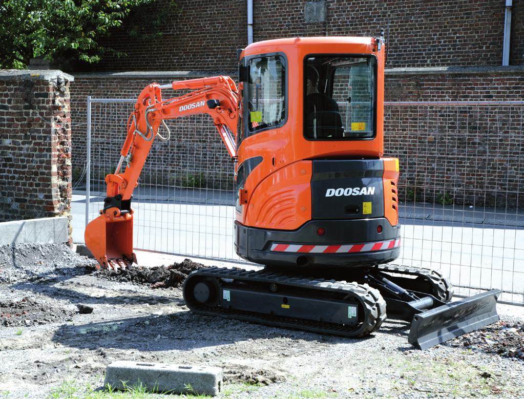 Doosan en hydraulische graafmachines: twee modellen met hoge prestaties Twee modellen met veel nieuwe features De en ( zero tail swing ) hydraulische graafmachines bieden de