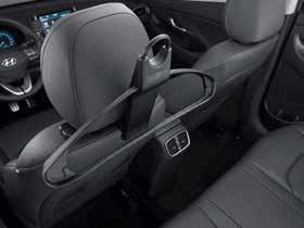 Eenvoudig te bevestigen aan de hoofdsteun op de voorstoel van je Hyundai i30 en makkelijk in en uit de auto te halen.