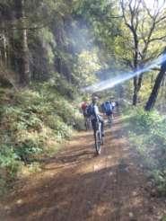 hurkzit controle houden over de fiets (balanceer oefening).