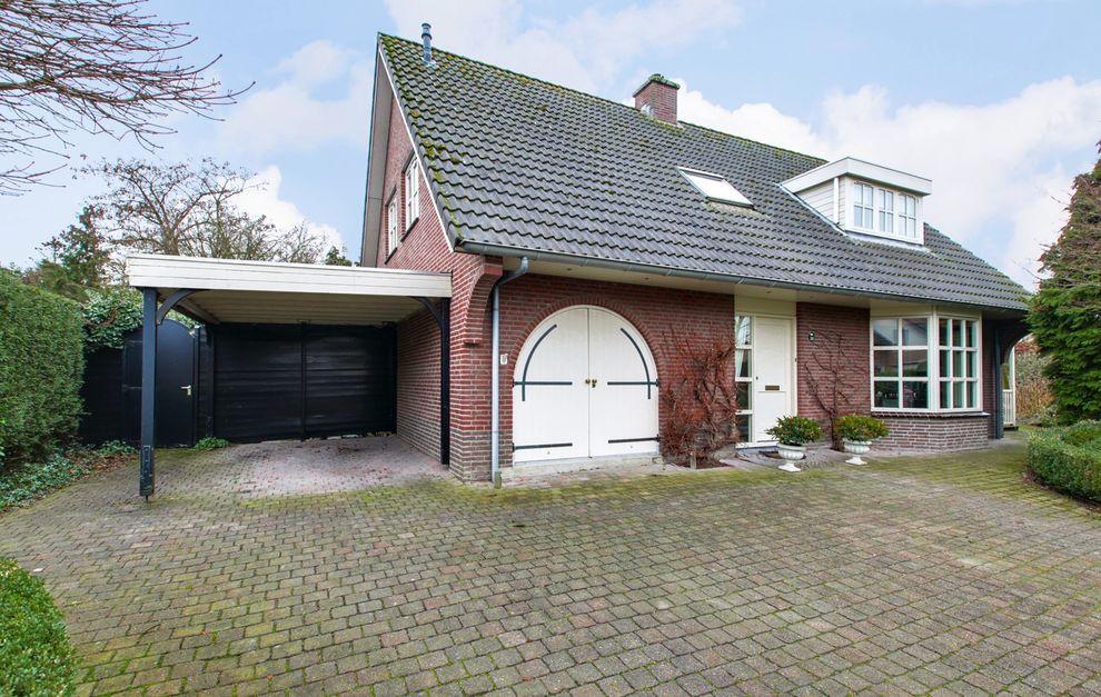 OMSCHRIJVING ALGEMEEN: Op prachtige locatie in residentiele woonwijk gelegen villa.