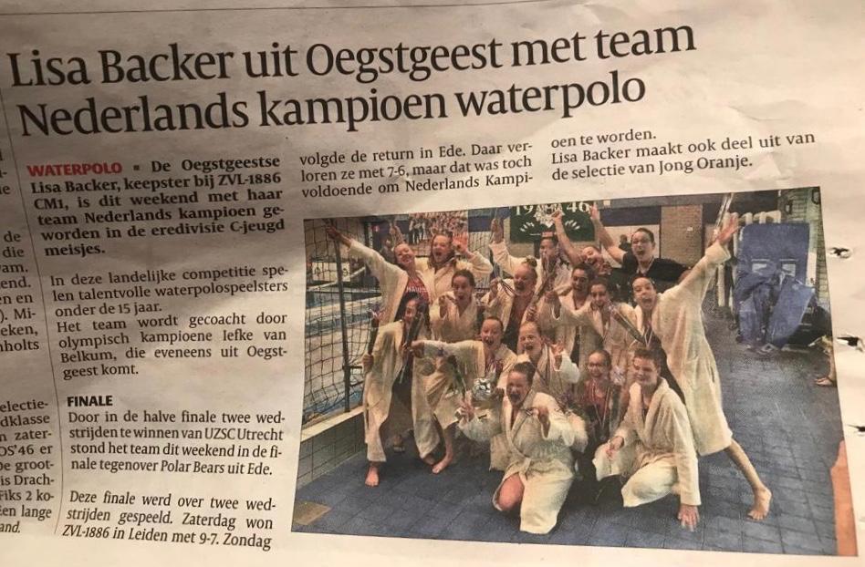 De Alphense Ella van der Schalk en Marit van Klink zijn met hun team ZVl-1886 CM1 Nederlands Kampioen waterpolo geworden in de Eredivisie C-jeugd meisjes.