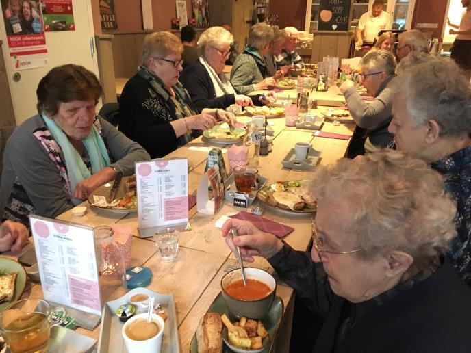 Iedereen ging moe maar voldaan, en met tassen vol leuke prularia weer naar huis.