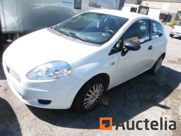 ID : 1438-011 Auto Fiat Punto (2009-136750 km) Merknaam : Fiat Model : Punto Auto Merk: Fiat Model: Punto Chassisnummer: ZFA19900000520166 Datum van eerste afgifte: 19/05/2009 Kilometerstand: 136.