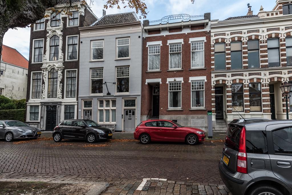 Een fantastisch monumentaal herenhuis op unieke locatie in het historisch havengebied van Dordrecht!