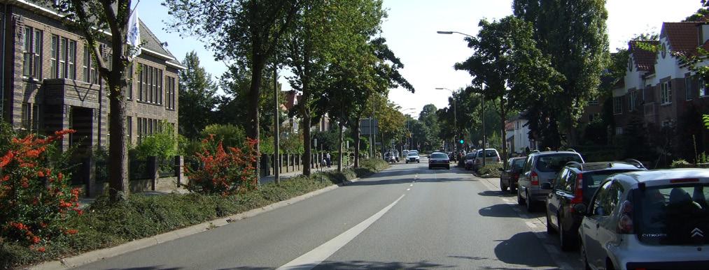 figuur 3 Asbestsignalering kaart Externe veiligheid Aan de zuidzijde van het deelgebied ligt het spoor. Rond de spoorbaan (gearceerd) ligt een invloedsgebied van 200 meter over het deelgebied.