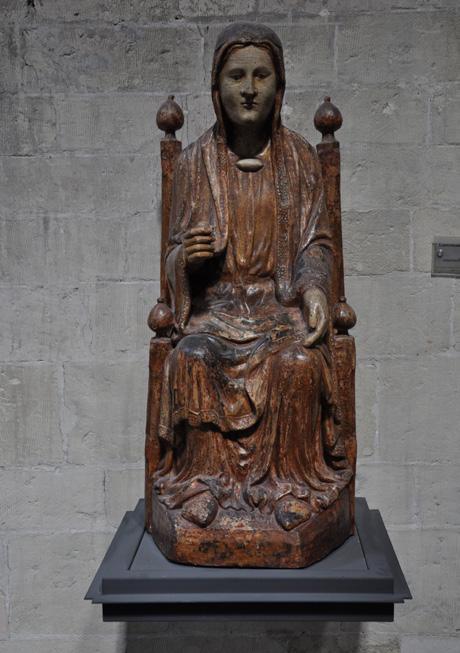 68 religieus beeld, Sedes Sapientiae datering: 1201-1250 hout (eik), gepolychromeerd beeld uit voormalige Sint-Leonarduskapel objectnr.