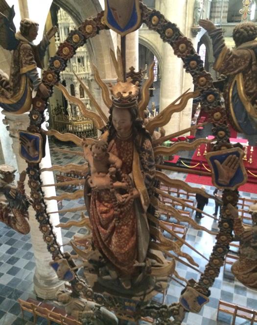 1 Marianum datering: 1533 hout en metaal Marianum of Rozenkransmadonna: een dubbel Onze-Lieve-Vrouwbeeld in een halo van stralen en vlammen. Gepolychromeerd. objectnr.