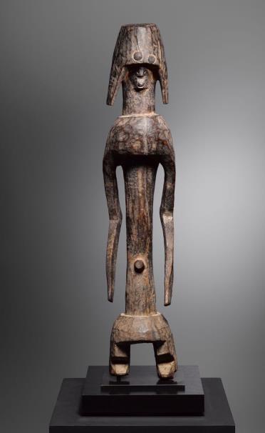Deze accessoires vormen een belangrijk onderdeel van de Afrikaanse cultuur van lichaamsversiering, die vol symboliek en verborgen betekenissen zit.