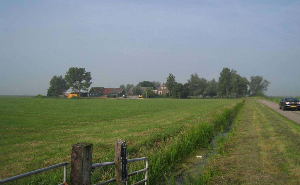 2. Landschappelijke en geologische context 2.1. De klei op veenbodem De natuurlijke ondergrond in het onderzoeksgebied bestaat uit veen.